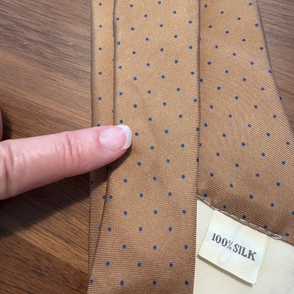 Yves Saint Laurent 100% silk tie - tan color with blue dots - Picture 5 of 6